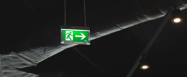 Chiếu sáng sự cố và chỉ dẫn thoát nạn (Emergency & Exit light)